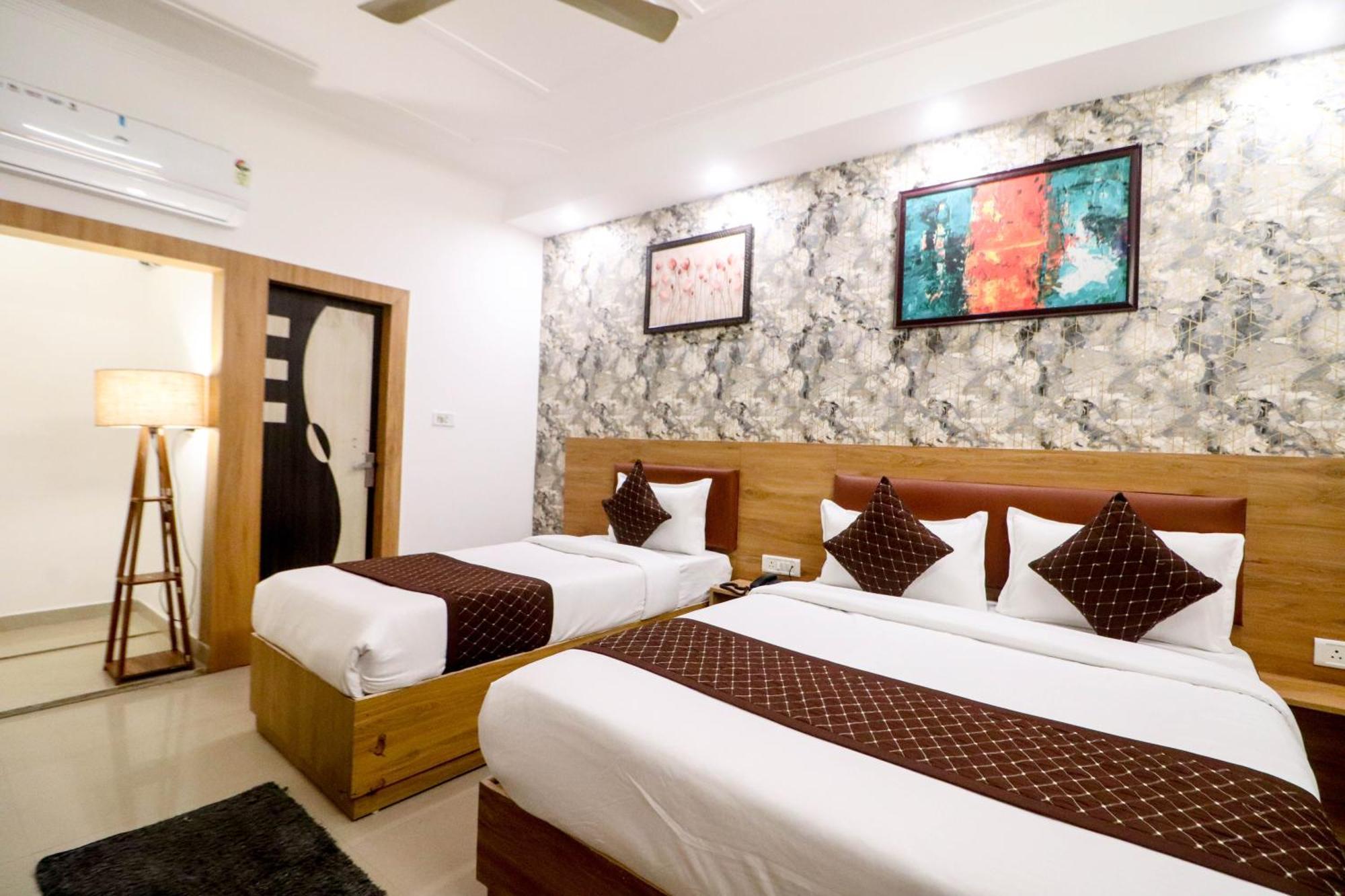 Hotel Vvs Near Delhi Airport นิวเดลี ภายนอก รูปภาพ