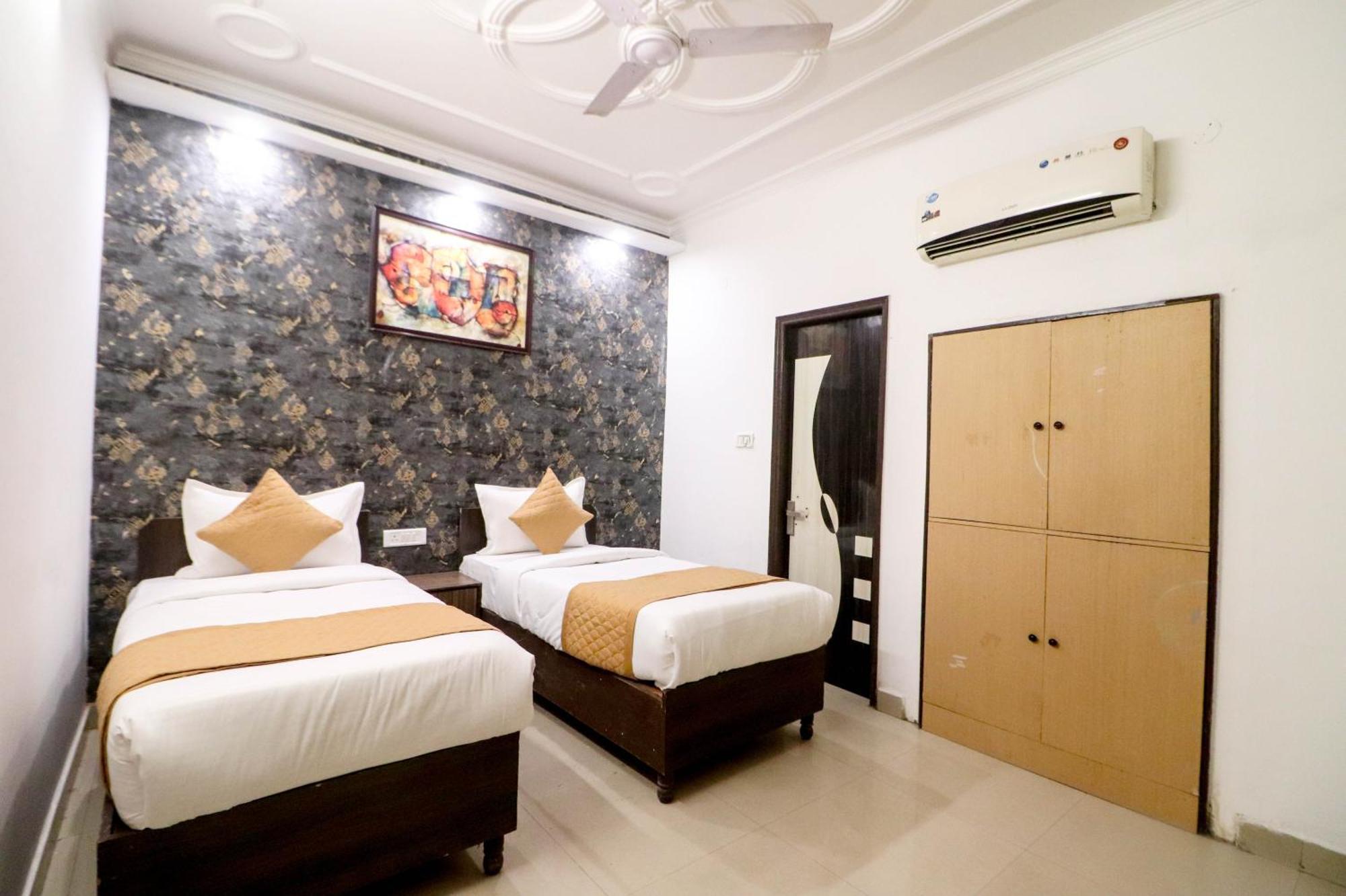 Hotel Vvs Near Delhi Airport นิวเดลี ภายนอก รูปภาพ