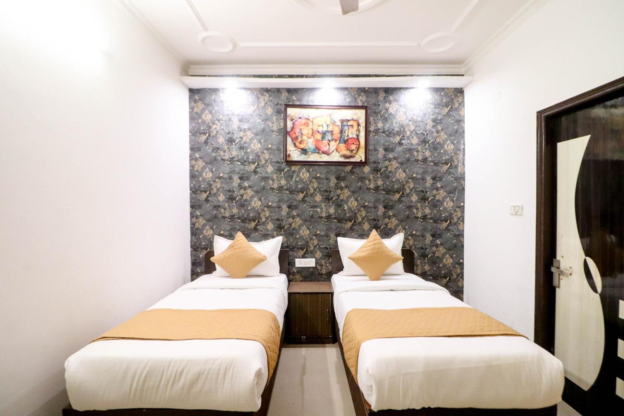 Hotel Vvs Near Delhi Airport นิวเดลี ภายนอก รูปภาพ