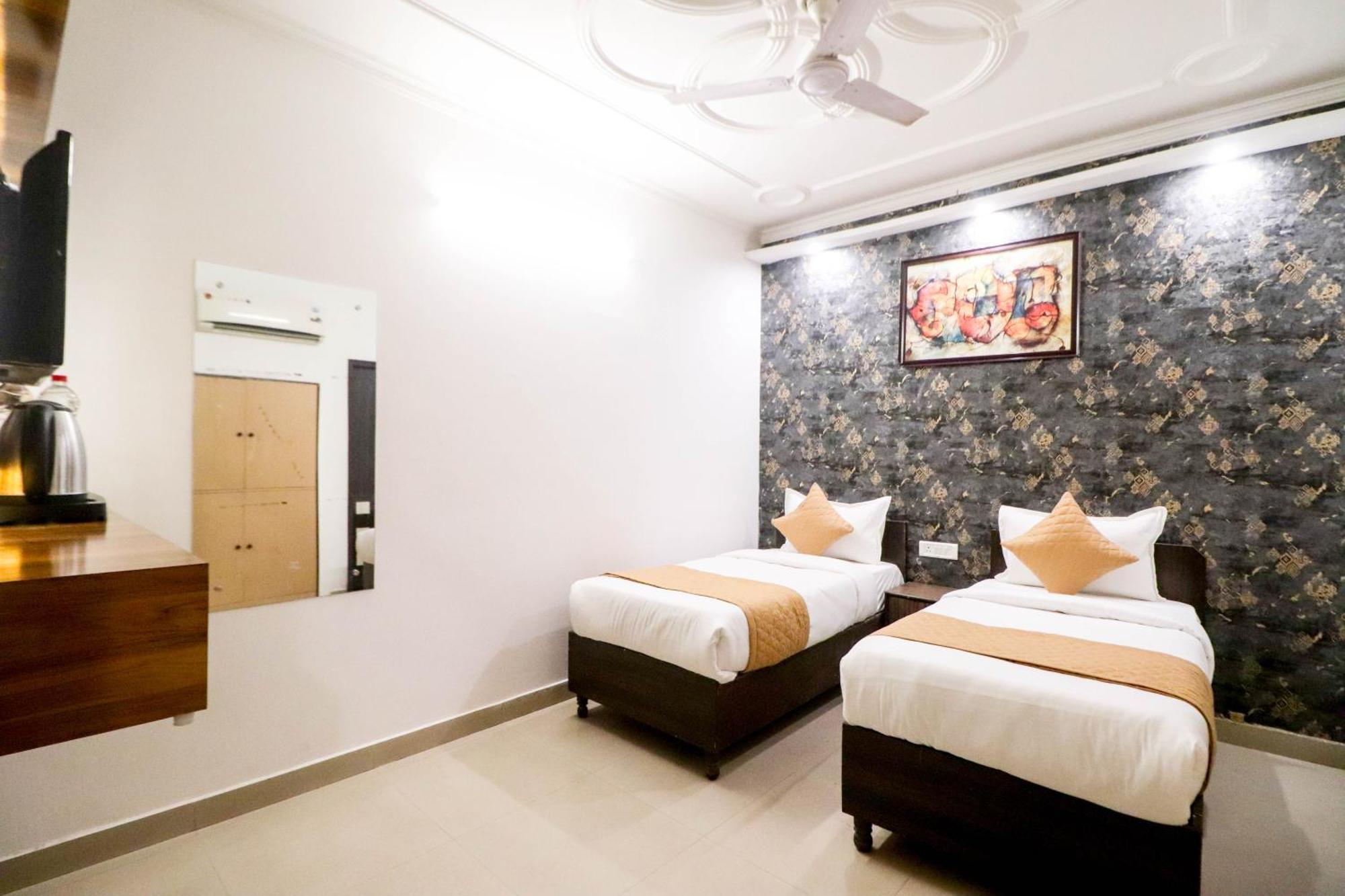 Hotel Vvs Near Delhi Airport นิวเดลี ภายนอก รูปภาพ