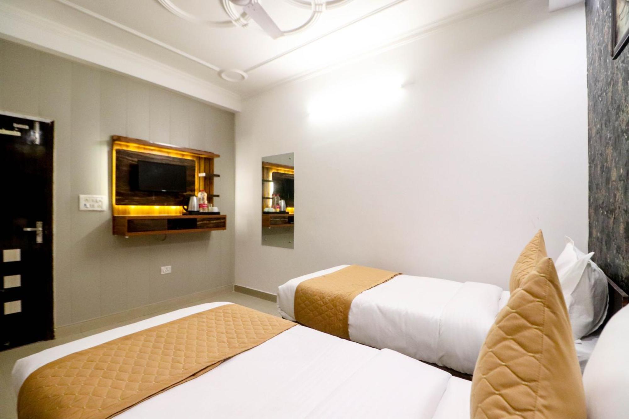 Hotel Vvs Near Delhi Airport นิวเดลี ภายนอก รูปภาพ