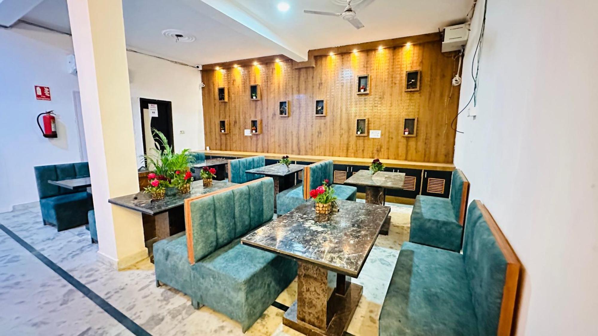 Hotel Vvs Near Delhi Airport นิวเดลี ภายนอก รูปภาพ